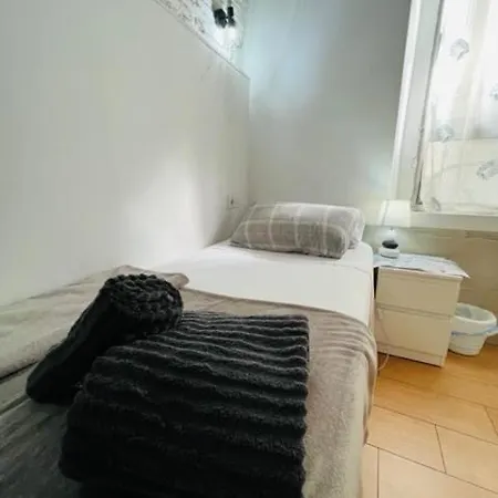 Airbhouse Private Rooms & Apartments Sevilla Exterior foto